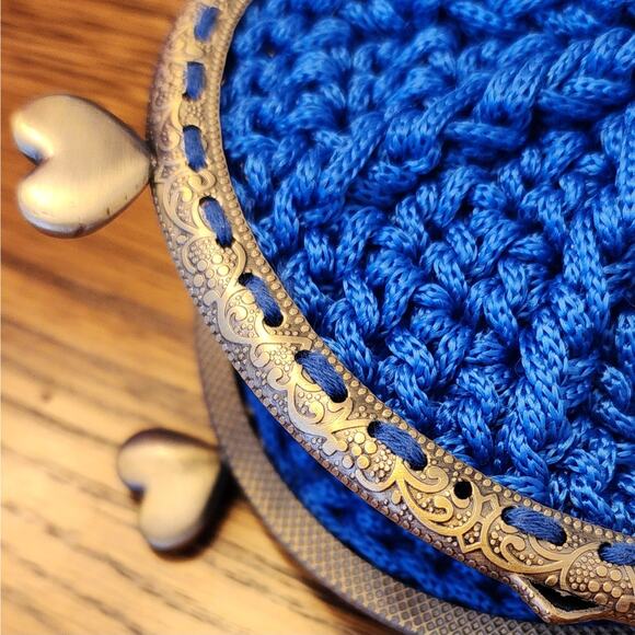 Vtg Style Cottagecore Boho Hand Crocheted Blue Coin Purse with Kiss Lock - Picture 5 of 5